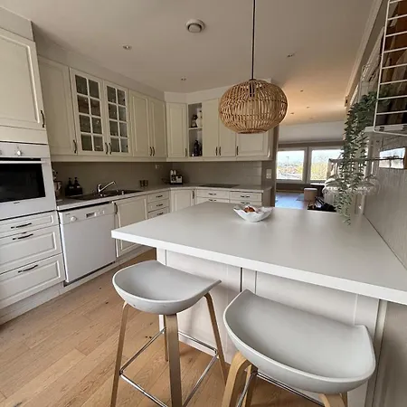 100m From Ons - Small House With 3 Bedrooms